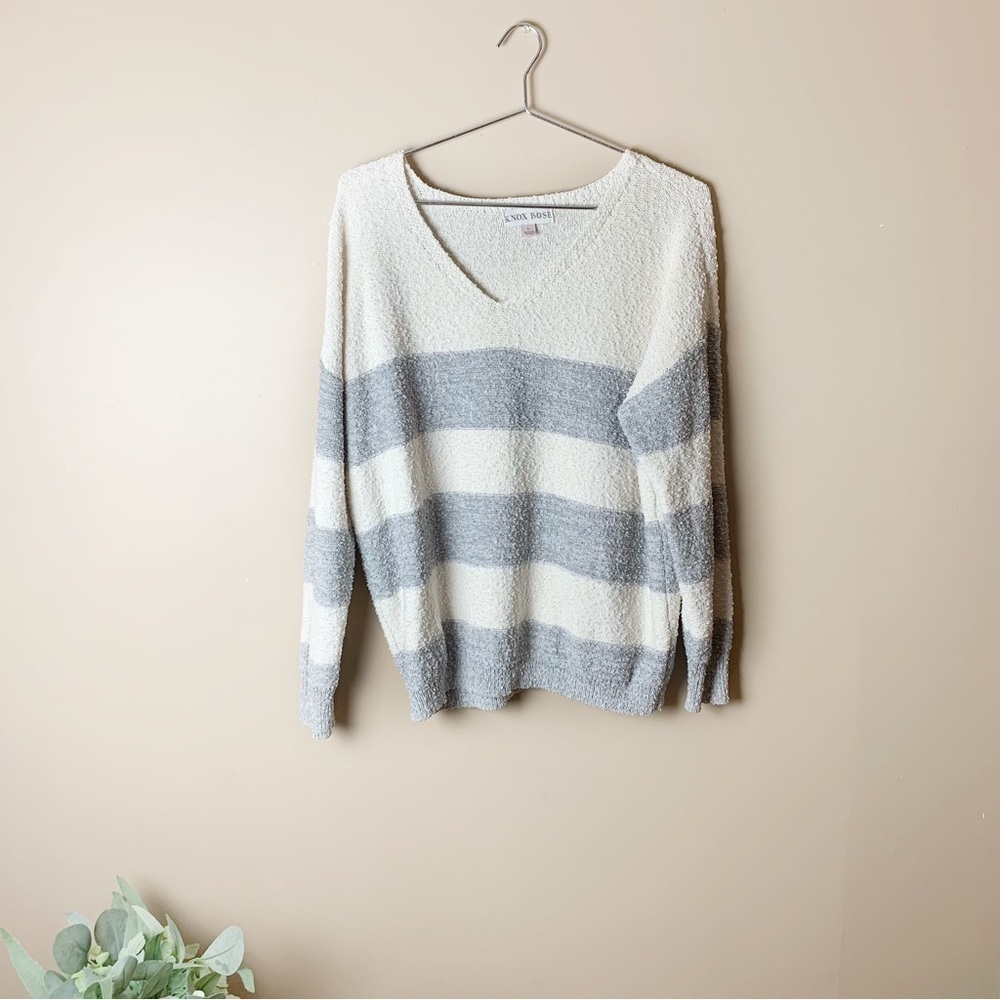 [Knox Rose] Women's V-neck Gray & White Striped Sweater